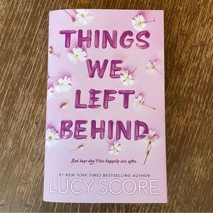 Book: Things we left behind. By: Lucy Score